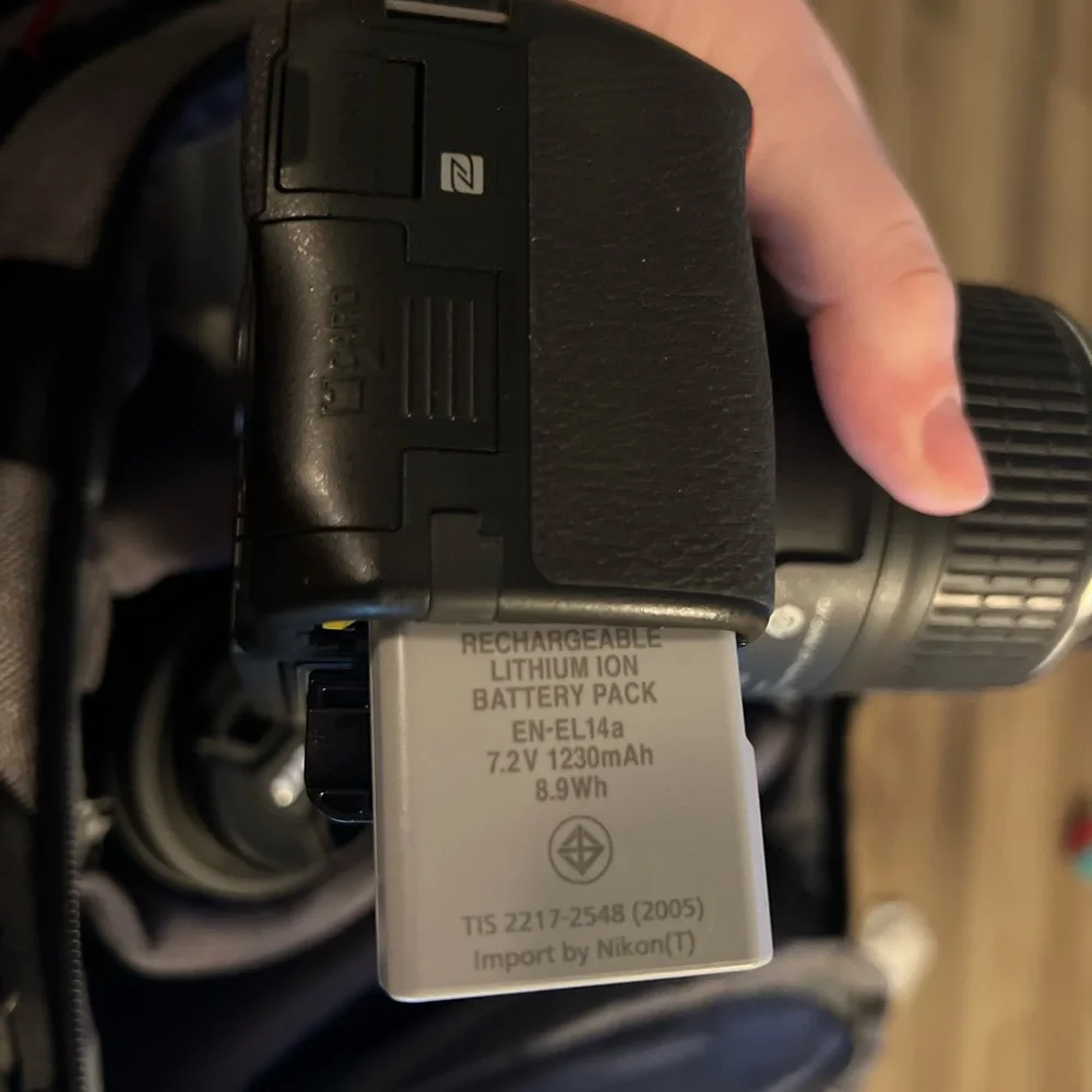 Nikon 5600 comes with 2 lenses the 18-55MMDX & the 55-200MMDX battery & charger